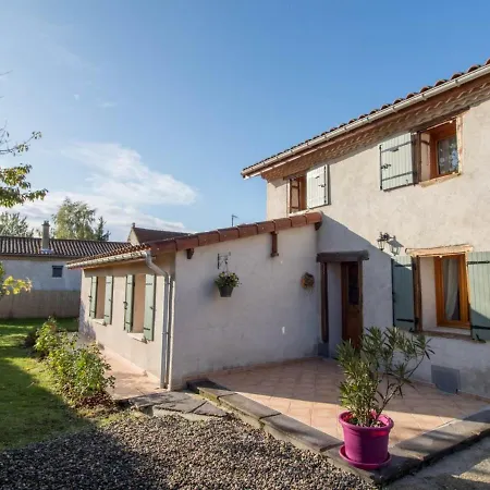 Gite Thuret, 3 Pieces, 4 Personnes - Fr-1-630-43 *